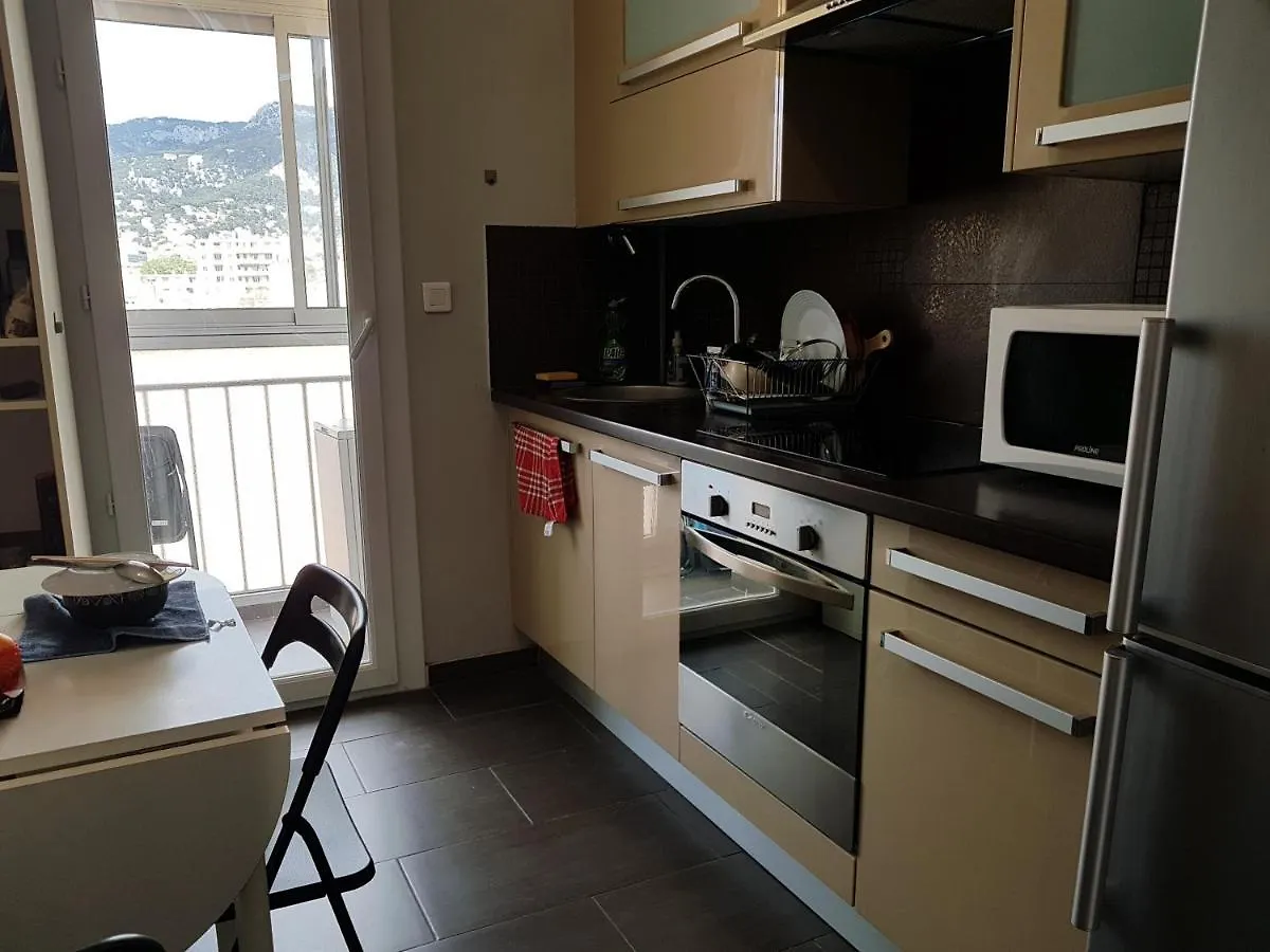 Chambre Privee Vue Montagne Dans Un Appartement Pour 2 Personnes Toulon France