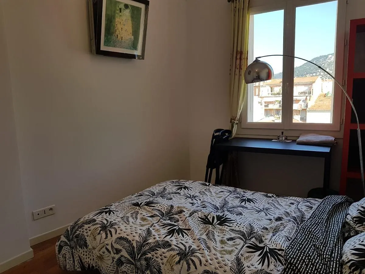 Chambre Privee Vue Montagne Dans Un Appartement Pour 2 Personnes Toulon 0*,  France