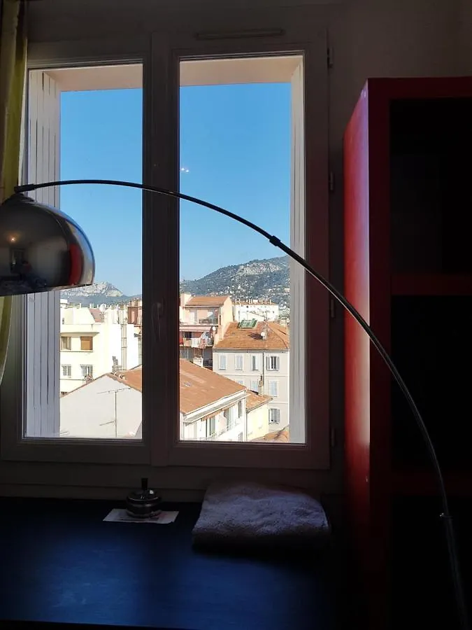 Chambre Privee Vue Montagne Dans Un Appartement Pour 2 Personnes Toulon Guest house