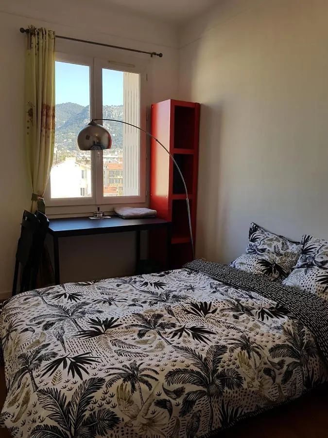 Chambre Privee Vue Montagne Dans Un Appartement Pour 2 Personnes Toulon