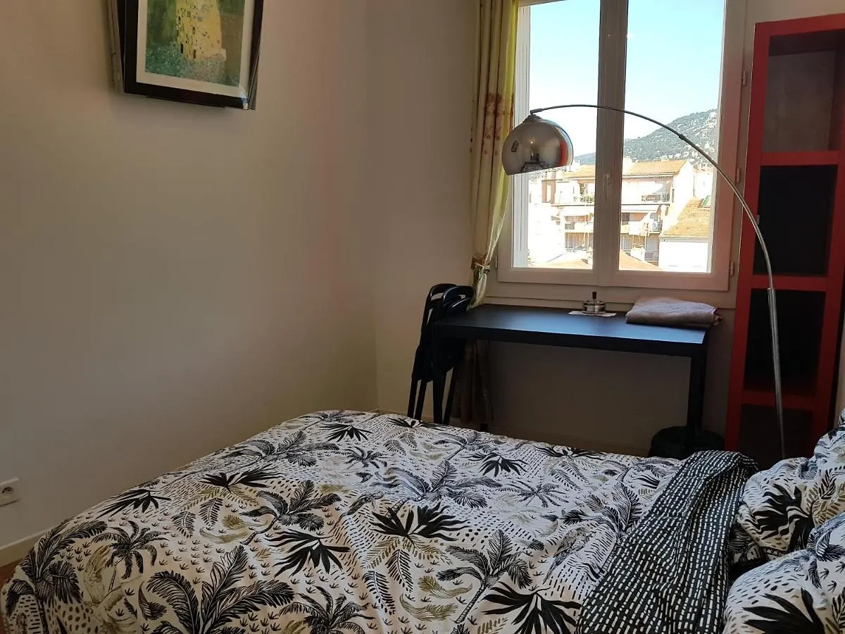 Chambre Privee Vue Montagne Dans Un Appartement Pour 2 Personnes Toulon Guest house